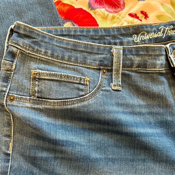 Universal Thread Women’s Size 18/34 Blue Jeans NWOT Nice - Picture 11 of 16
